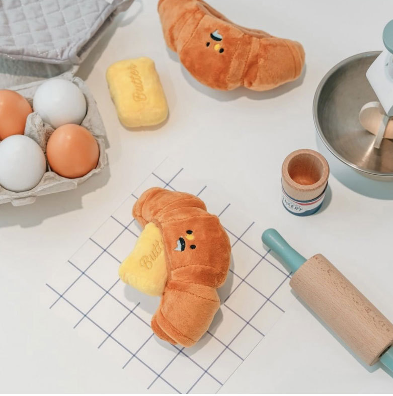 Croissant Hiding Food Plush Sound Toy petin