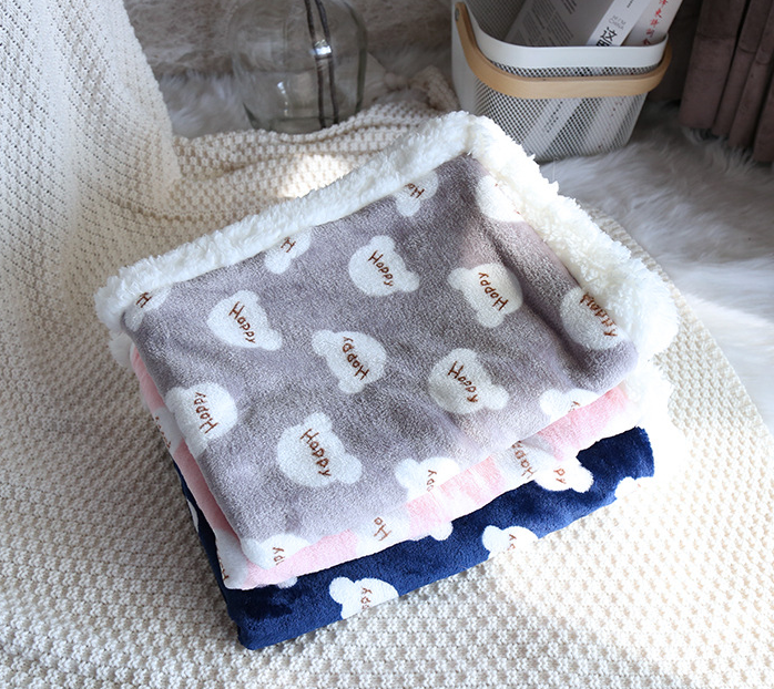 Happy Bear Flannel Pet Blanket petin